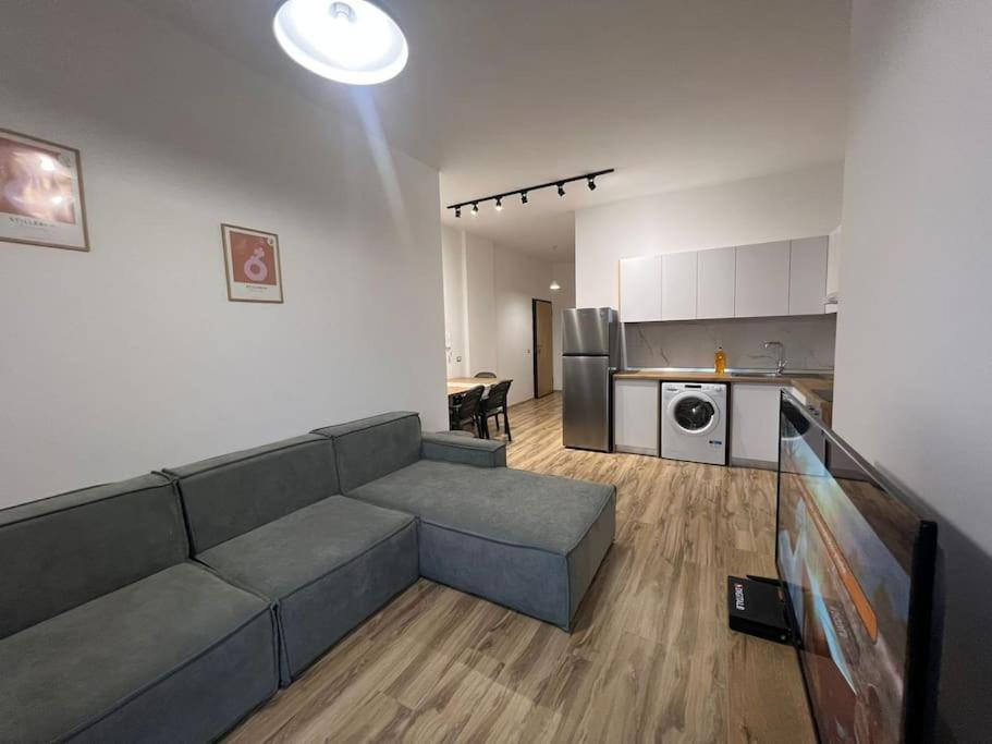 Thyamis Apartment Тирана Экстерьер фото